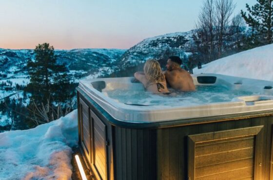 Arctic Spas õuevann terrassil talvel